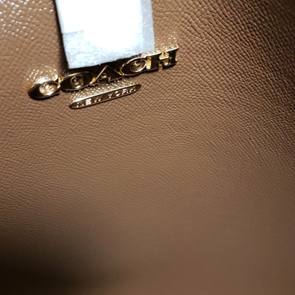 Designer Handbag - Picture 9 of 11